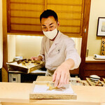 日本橋 蕎ノ字 - ◎若鮎を泳いでいるように立てて置いて行く。