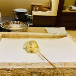 日本橋 蕎ノ字 - ☆鮎の肝の天ぷら。
      ◎肝は濃厚な甘みがある。悶絶する美味さ！