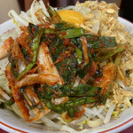 ラーメン二郎 - ラーメン（780円）＋汁無し（100円）＋九条ねぎキムチ（100円）、ニンニクコール