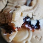 甘泉堂 - 「鮎もなか（小豆こしあん）」割った状態です(10/18UP)