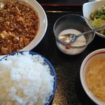 痺れ麻婆豆腐とトロトロお肉の回鍋肉 九尾の狐 - 