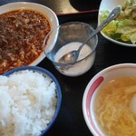 痺れ麻婆豆腐とトロトロお肉の回鍋肉 九尾の狐 - 