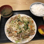 ドライブイン幸華 - モツ炒め定食。
      900円。