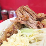 ラーメン二郎 - 豚の厚み