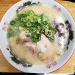 Aka chouchin - 長浜豚骨ラーメン
                        700円