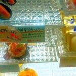 パティスリー クレア - ベイクドチーズケーキ(¥410)
            ※商品は4枚目で。