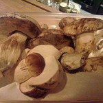 トラットリア フィオーレ - 次は、フレッシュポルチーニとホワイトマッシュルームです