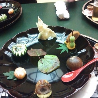 京料理・閑人」(京都東山区高台寺) 著者 安井閑人(平田多作) 料理曼荼羅