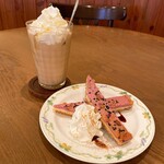 紅茶浪漫館シマ乃 - ハニーミルクティーアイスと
                                お芋のベイクドチーズケーキ