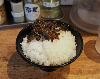 濃厚煮干しそば 麺匠 濱星 - ライスに煮干し佃煮風