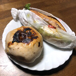 パン工房 ブランジェリーケン - ベーグル（味噌ナッツクリームチーズ）とカスクルート（タンドリーチキン）