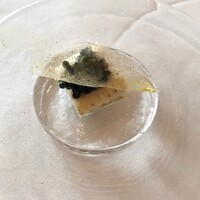 Shin Harada - ウナギの燻製、キャビア、ジャガイモのフィルム