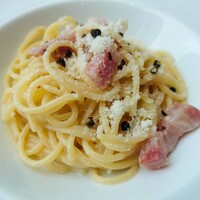 アロマクラシコ - グアンチャーレとペコリーノロマーノのパスタ「グリーチャ」