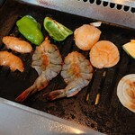 四季 - 海鮮盛り合わせも焼いています