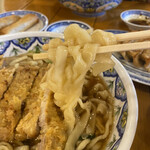 中国ラーメン揚州商人 - 麺は刀切麺