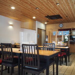 元車庫前丸宮中華そば - 店内（テーブル席）