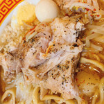 えどもんど - この部分のチャーシューはトロトロで噛まなくて飲めるレベル