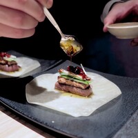 焼肉うしごろ 新宿三丁目店 - 目の前で仕上げてくれる、牛ヒレとフォアグラのロッシーニロール♪