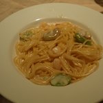 イタリア食堂 リゴレット - プリプリエビと空豆のクリームソース