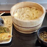 丸亀製麺 - 釜揚げうどんと明太子おむすびかしわ竹天磯辺揚げ