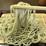 蕎麦貴石 - しっかりコシのあるお蕎麦。
            やや緑がかっています。