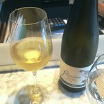 La Brianza - お料理に合わせて選んでいただいたワインリースリング。リンゴのような風味の感じられるすっきりとした飲み口のおいしいワイン。お料理とのマッチングもバッチリでした♡