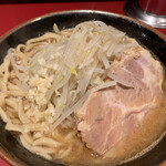 ラーメン二郎 - ラーメン（７５０円）少なめ、味薄め、ニンニク少し