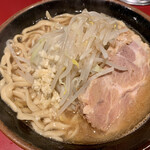 ラーメン二郎 - ラーメン（７５０円）少なめ、味薄め、ニンニク少し