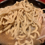 ラーメン二郎 - ラーメン（７５０円）少なめ、味薄め、ニンニク少し