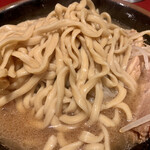 ラーメン二郎 - ラーメン（７５０円）少なめ、味薄め、ニンニク少し