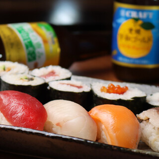 自慢の魚介はお寿司でも◎その日のオススメ鮮魚5種～承り〼！