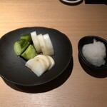 焼鳥 おみ乃 - 漬物 + 大根おろし