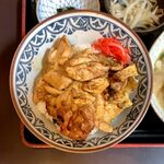炭火焼鳥　母家 - 焼鳥丼定食（ミニ豚汁付） ¥1,220 の焼鳥丼