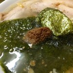 麺屋 ようすけ - 塩チャーシューメン：鰹節けずり粉