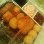 横田酒場 - 串揚げ おまかせ５本 ７００円。