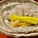 富小路 やま岸 - ふっわふわのピンの鱧は、溶けて無くなるの