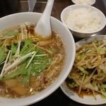 Katenen - ラーメン&野菜炒め&ミニライス850円
                        野菜炒め旨し、お得なセット！