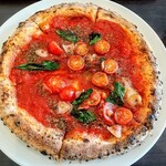 ピッツェリア ダ エッレ - 料理写真:マリナーラ！トマト＆ニンニク＆バジルのスタンダードなピザだが案外初めてかも？