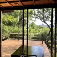 韻松亭 - 上野の森の中