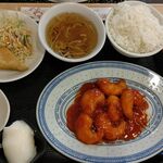 上海飯店 - 奥方様は海老チリランチ880円