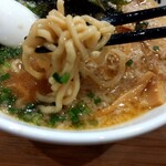 麺屋ARIGA - 中太縮れ麺