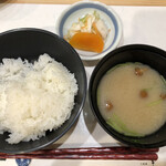 天麩羅 やぎ - ごはん！今回はお腹いっぱいになってしまったので追加なし。天ぷらだけのコースは3日前までに要予約で対応してくださるそうですので、今度は予約して徹頭徹尾天ぷらのコースをいただきたいと思います☺️