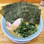 秀吉家 - ラーメン700円麺硬め。海苔増し50円×2。