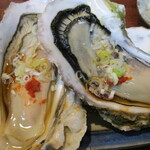 丸千葉 - 殻付き牡蠣の、ウマイ時季じゃ♪