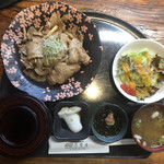Nagadouya - 生姜焼き定食をアグーに変更　1200円くらい
