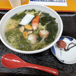 おかめ食堂 - 磯ラーメン
            このお店としては800円とちょっとお高め。