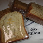 チェッカーズパティセリーカウンター - 札幌に持ち帰ってきました。黒糖２個と、プレーン２個