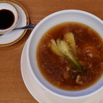 銀座アスター - ８．ふかのひれ麺　魚翅麺　Soup noodles with braised shark's fin