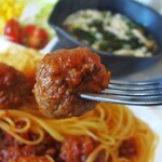 cafe&bar きりかぶ - ゴロゴロお肉のトマトソースパスタ