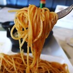 cafe&bar きりかぶ - ゴロゴロお肉のトマトソースパスタ